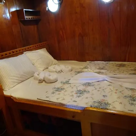  Seaborn Legend Yoga Cruise *